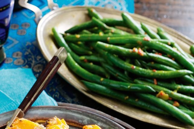 Green beans with garlic and turmeric recipe