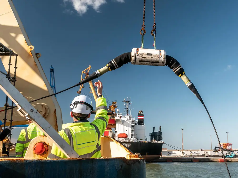 cable-laying ship