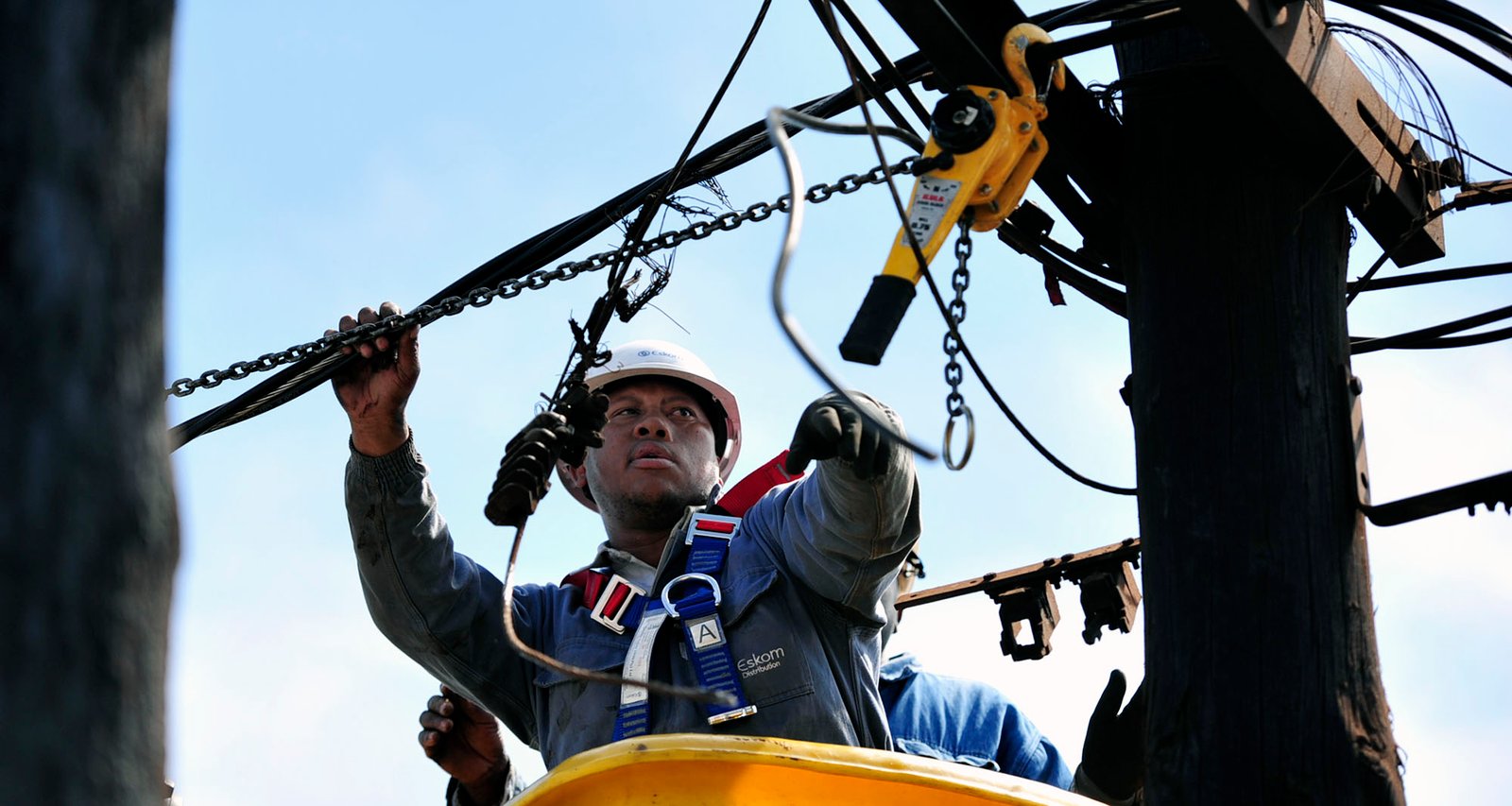 South African Electrical Engineers Guide to Rewarding Career Opportunities with Short Courses in 6-12 Months.